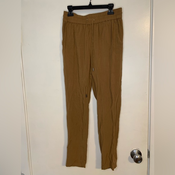 Le Chateau tan dress pant joggers - Picture 3 of 3